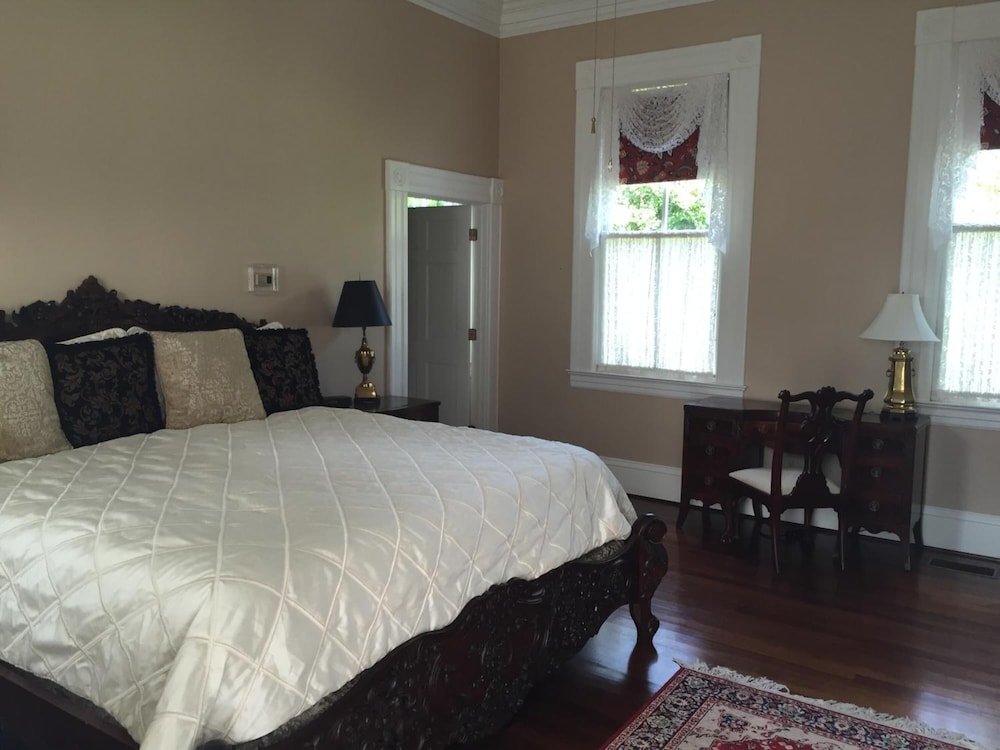 Lookaway Inn 10/64