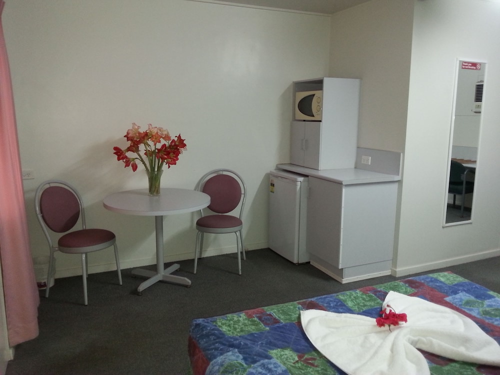 Golden Fountain Motel 10/27