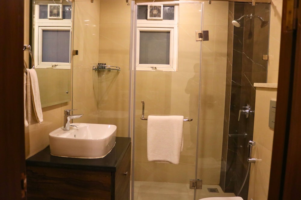 AVA Hotels and Corporate Stays Golf course 31/34