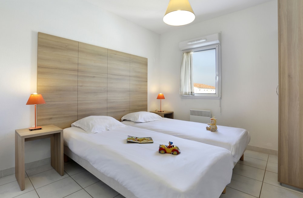 1 Bedroom, Apartment, Twin Beds, Pool View, Sofa, Vacanceole - Residence Cap Camargue 2/8
