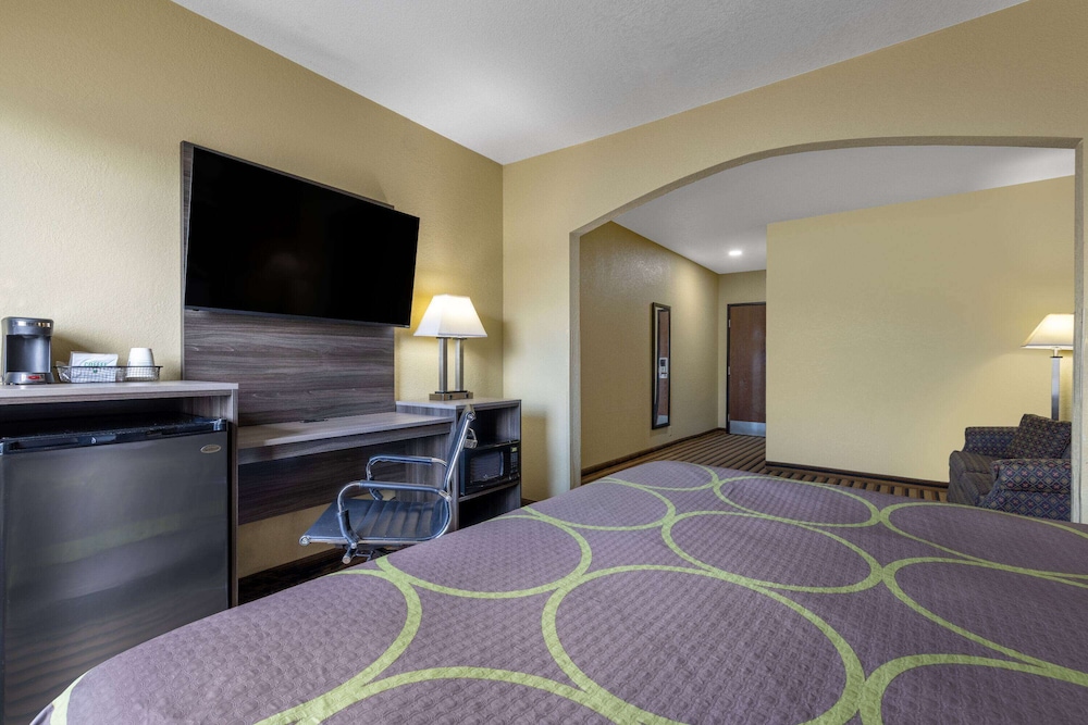 Super 8 by Wyndham Nixa/Springfield Area 32/39