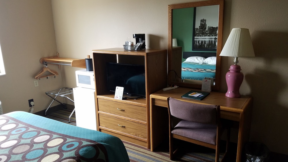Super 8 By Wyndham Pontoon Beach Il St Louis Mo Area 23/29