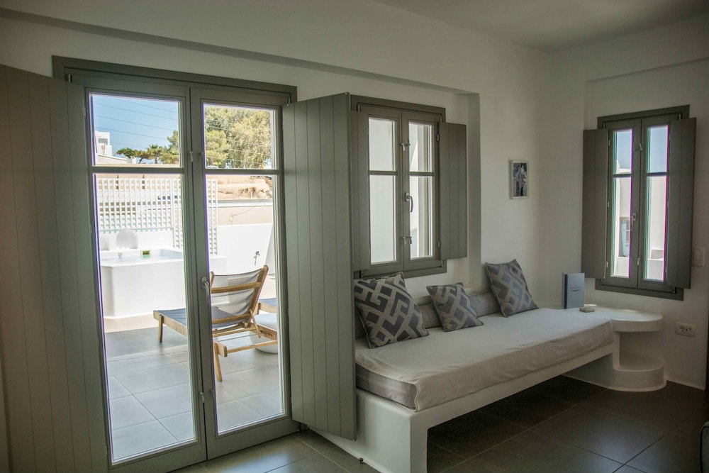Amphitrite Suites Santorini 27/68