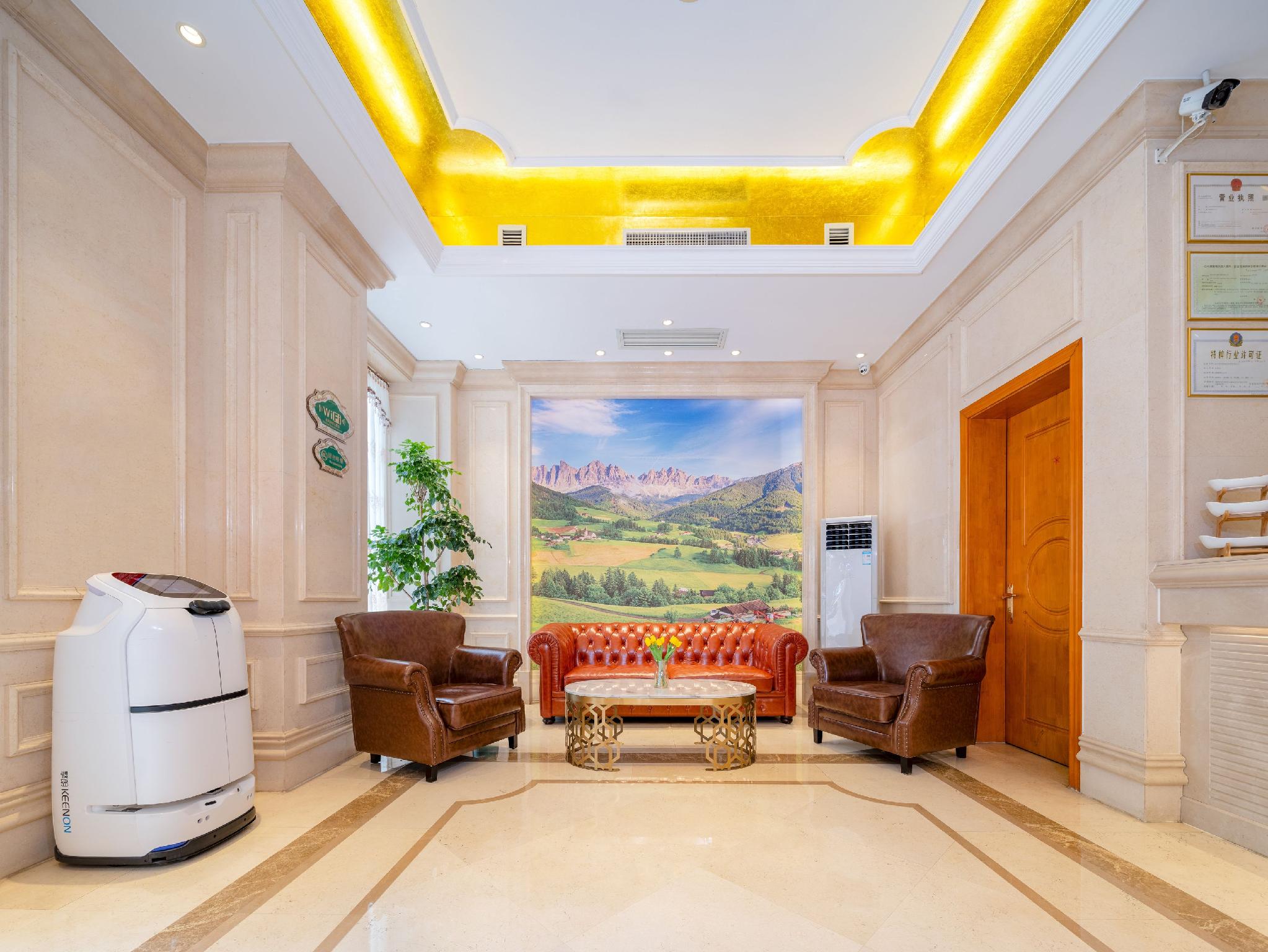 Vienna Hotel (Shenzhen Longsheng Metro Station) 35/41
