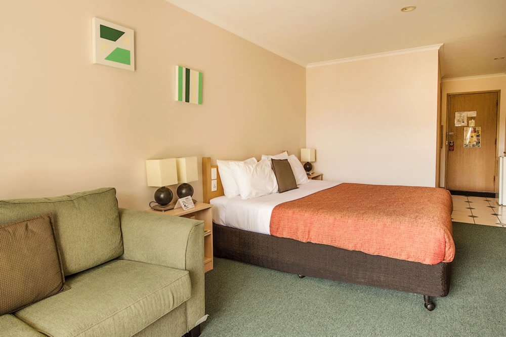 ROSE GARDEN MOTEL 25/55