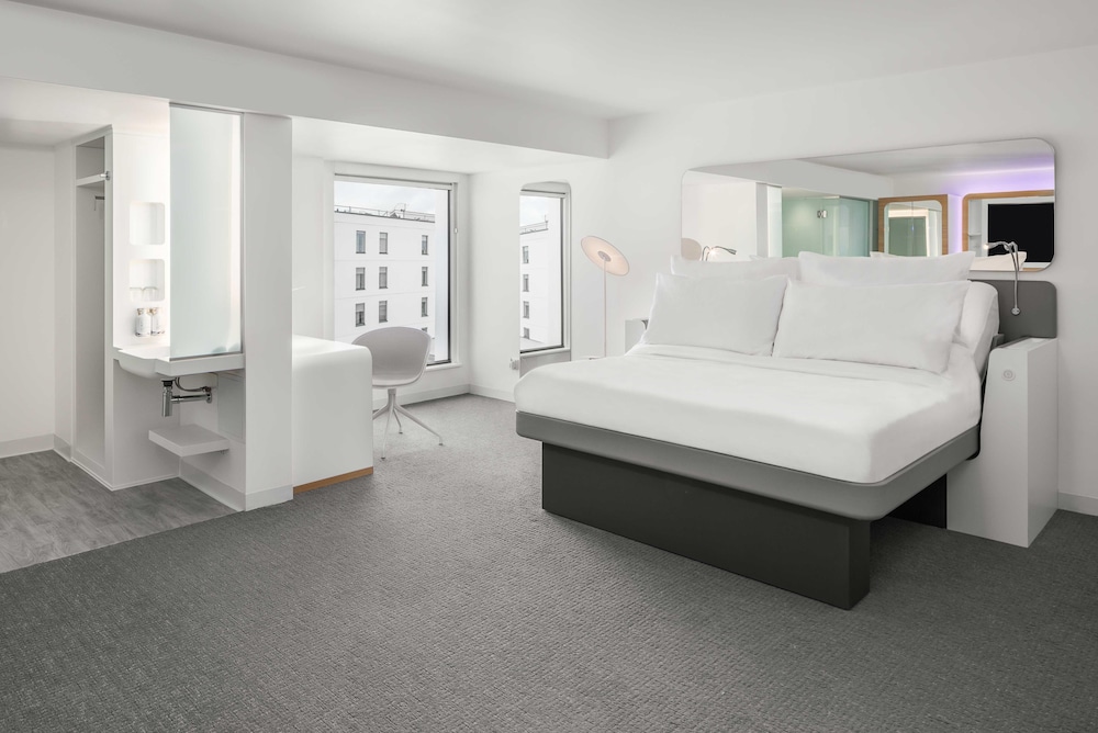 First Class, King Bed