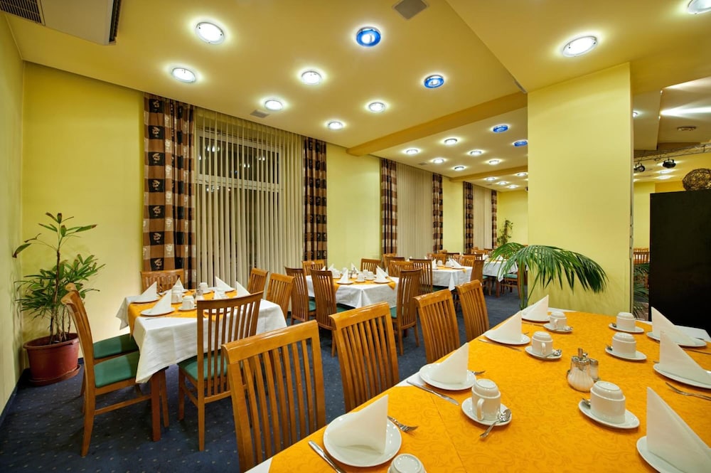 Henrietta Hotel 31/41