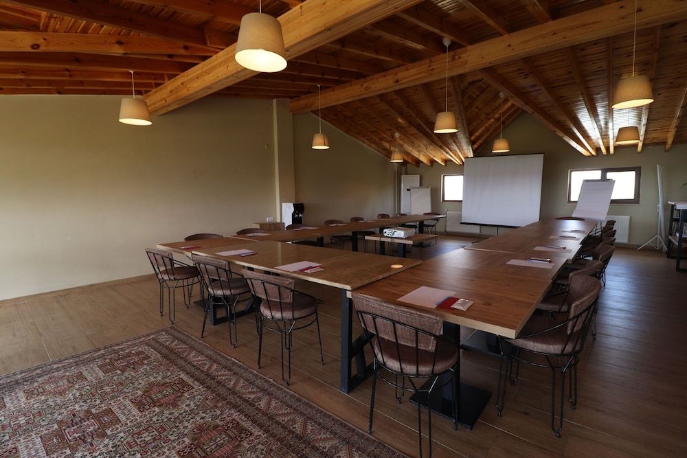 Dessera Vineyards Hotel 25/40