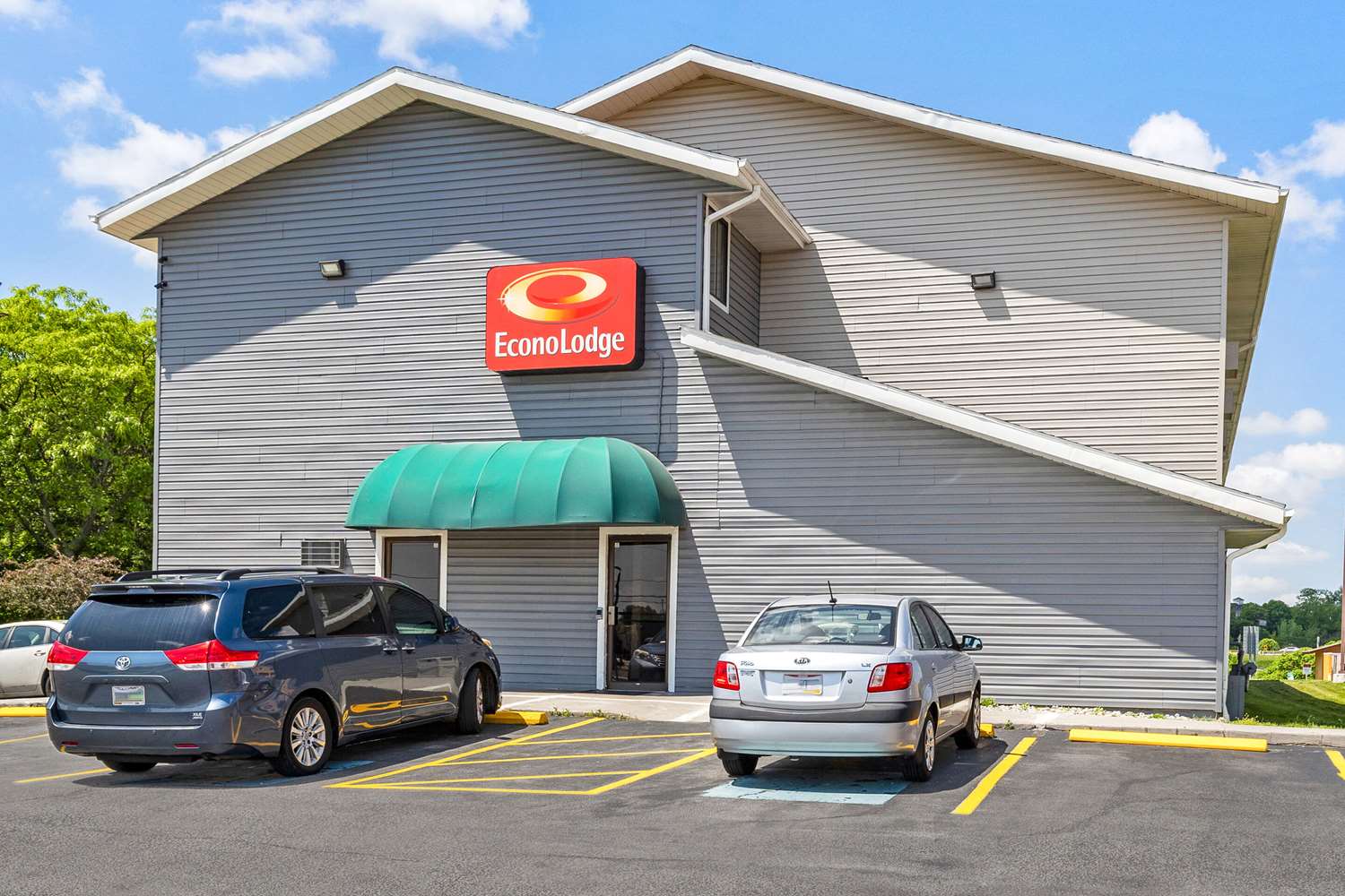 Econo Lodge Akron Copley Northwest 33/34