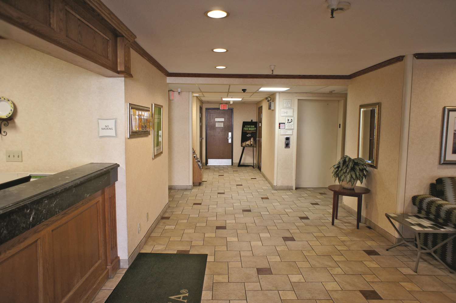 La Quinta Inn and Suites by Wyndham Cincinnati North 7/38