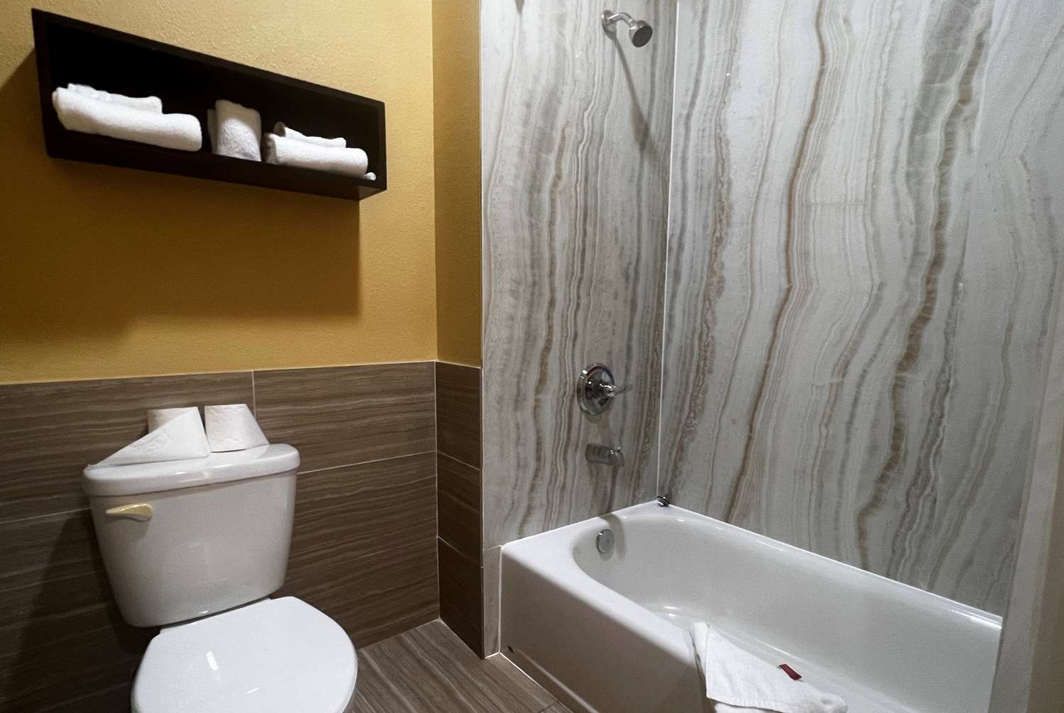 Super 8 by Wyndham Pasadena 24/25