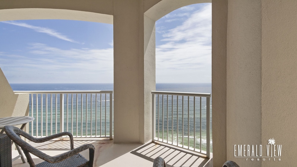 Grand Panama Beach Resort by Emerald View Resorts 4/77