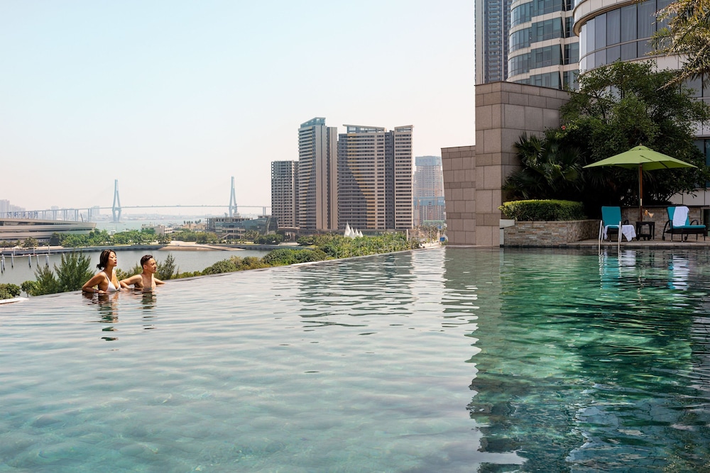 Sheraton Zhanjiang Hotel 46/48