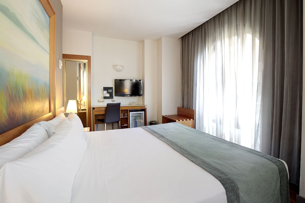 ROOM, TRIPLE