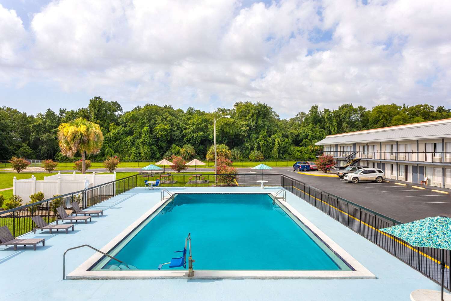 Days Inn by Wyndham Wildwood I-75 24/44