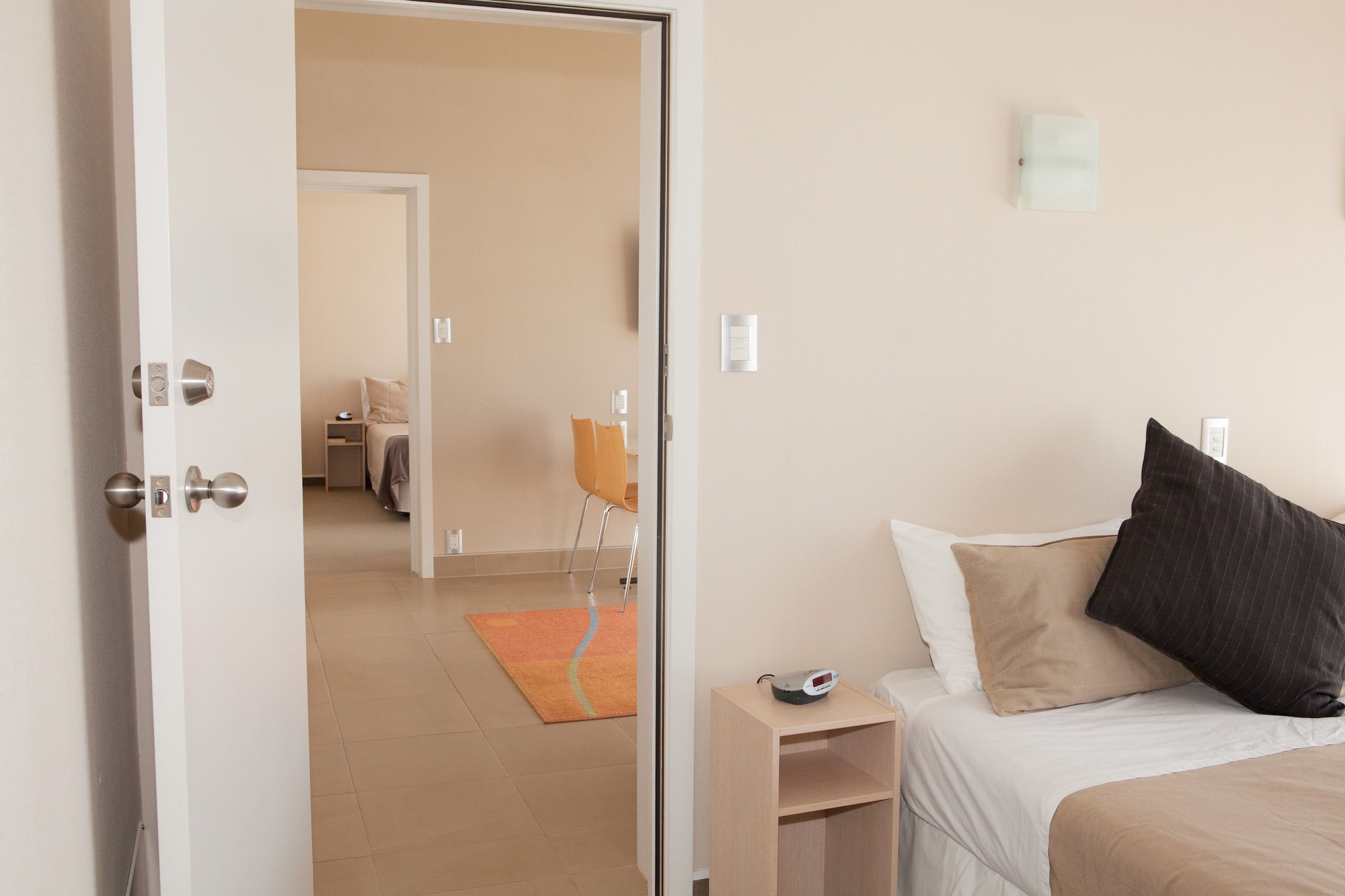 شقة بسريرين كينج بشرفة، The Avenue Hotel 3/8