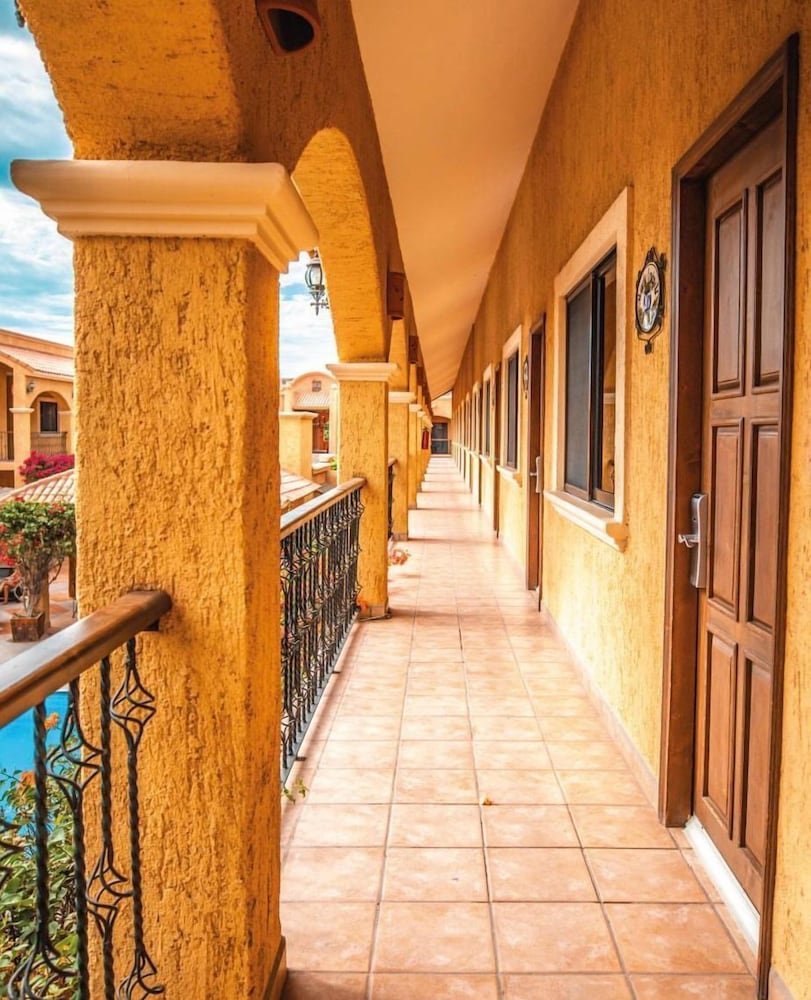 Hacienda Suites Loreto 31/53