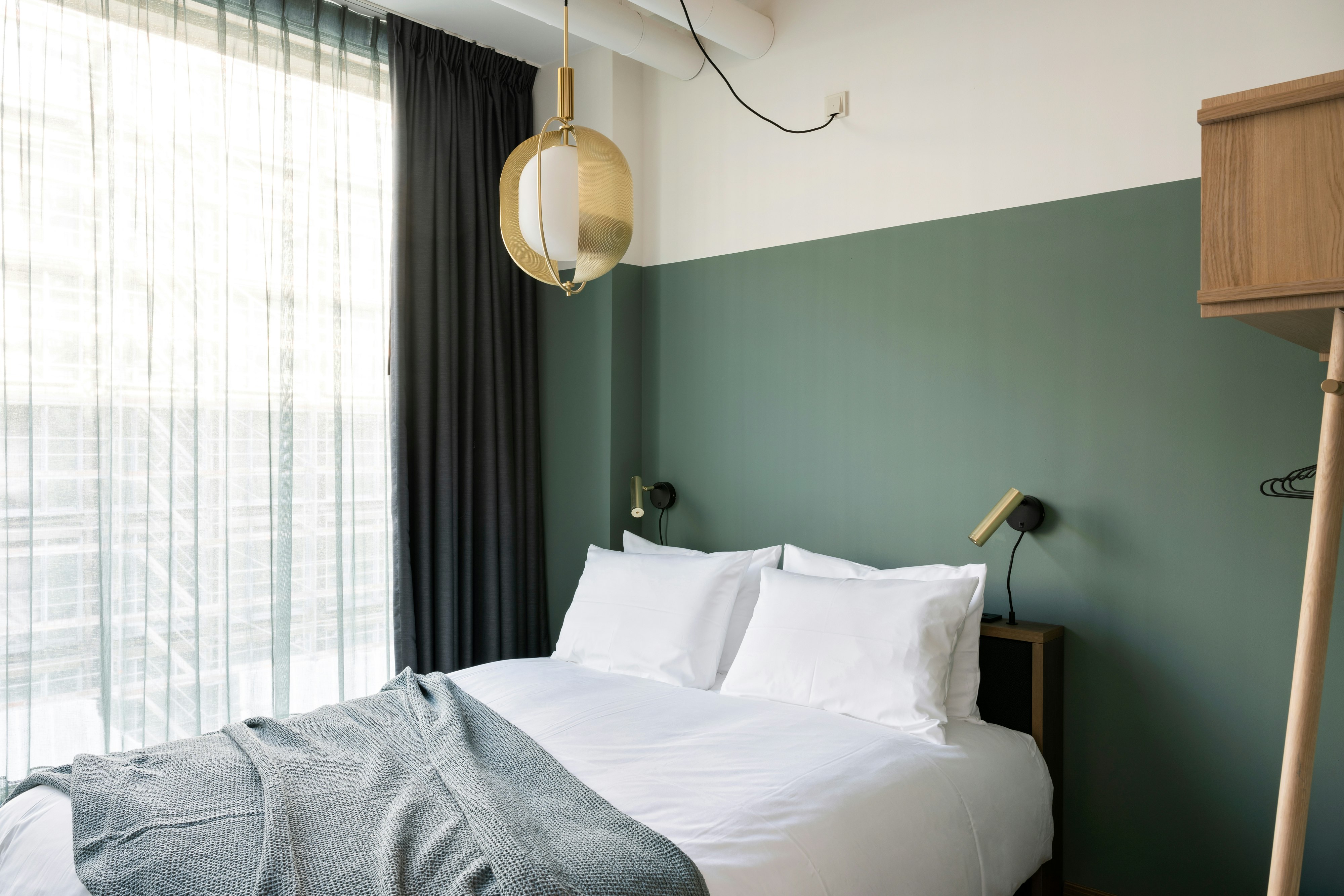 2 BEDROOMS, SUITE