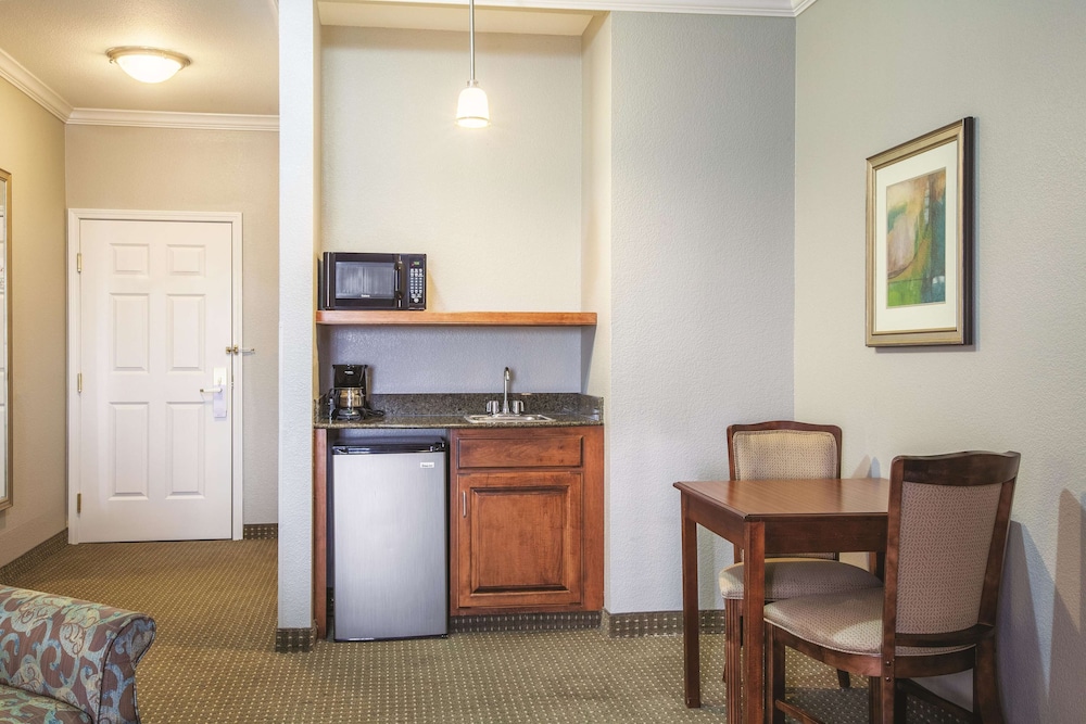 La Quinta Inn and Suites by Wyndham Gainesville 17/35