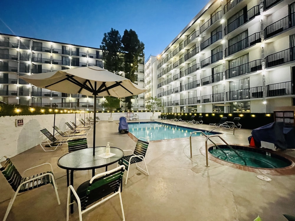 Glendale Express Hotel 8/55