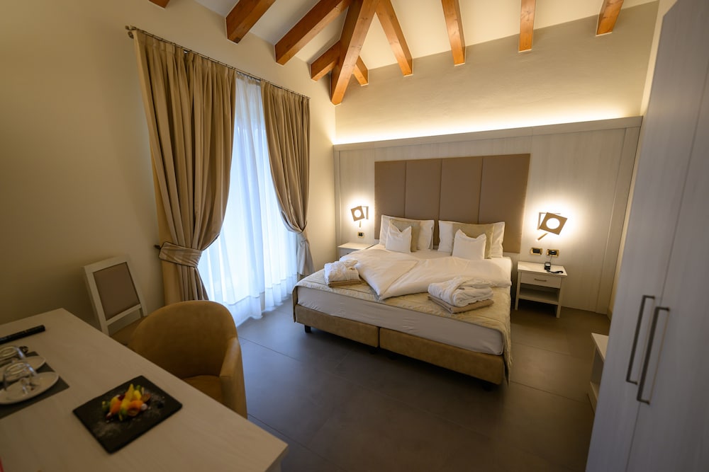 Villa Nicolli Romantic Resort - Adults Only 10/50
