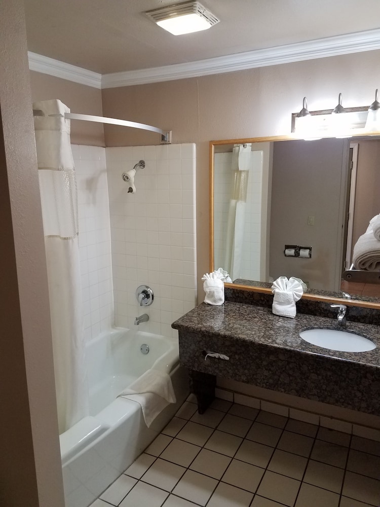 Olive Tree Inn & Suites, a Howard Johnson by Wyndham 39/72