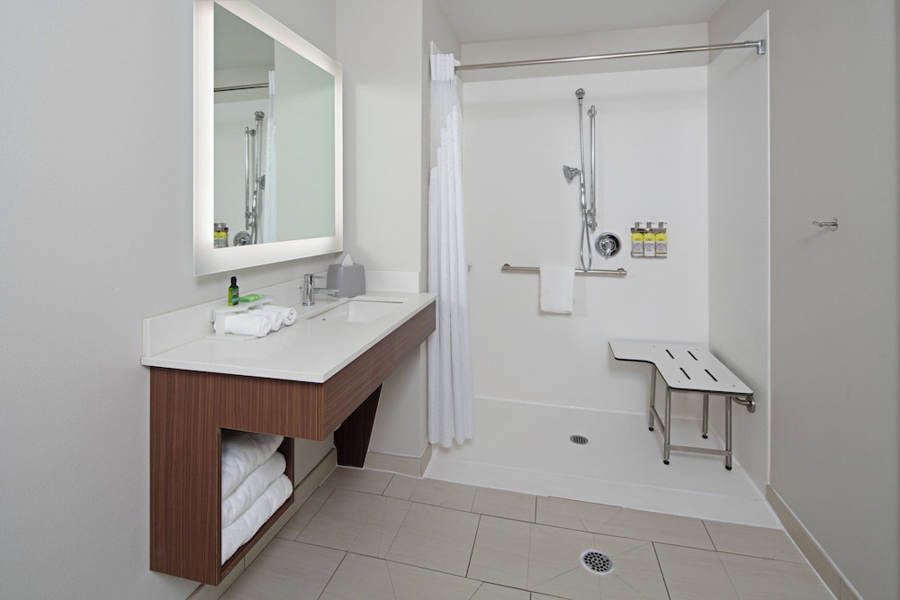 Holiday Inn Express Hotel Suites Seattle Sea Tac Airport 44/44