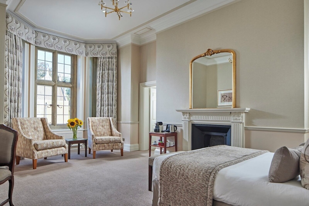 Classic, Mansion, Twin Beds 2/3
