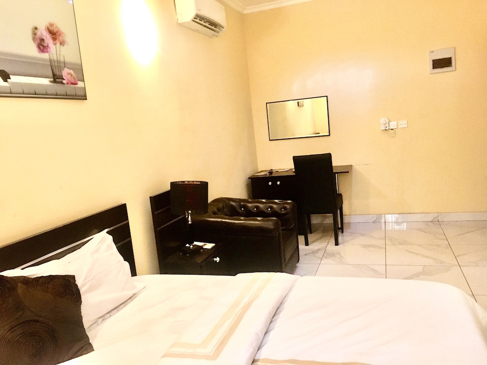 Providence Hotel And Suites 30/35