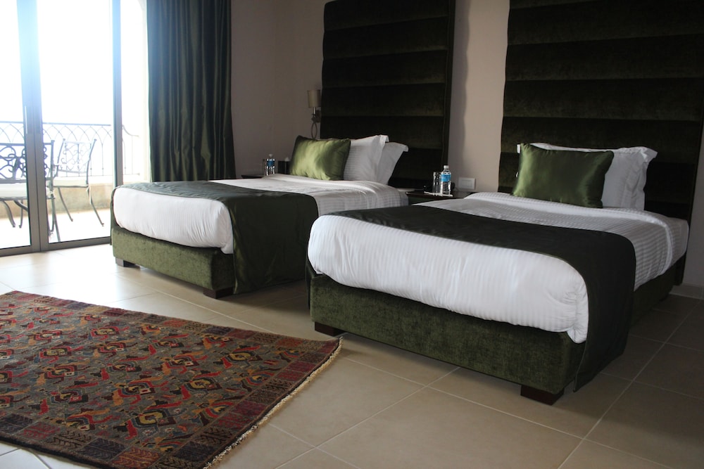 Cherry Blossom Boutique Hotel 9/69
