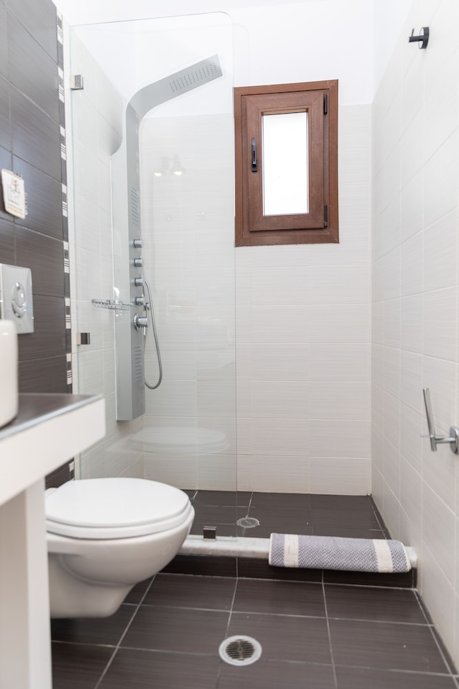 DEPIS PLACE AND APARTMENTS 42/50