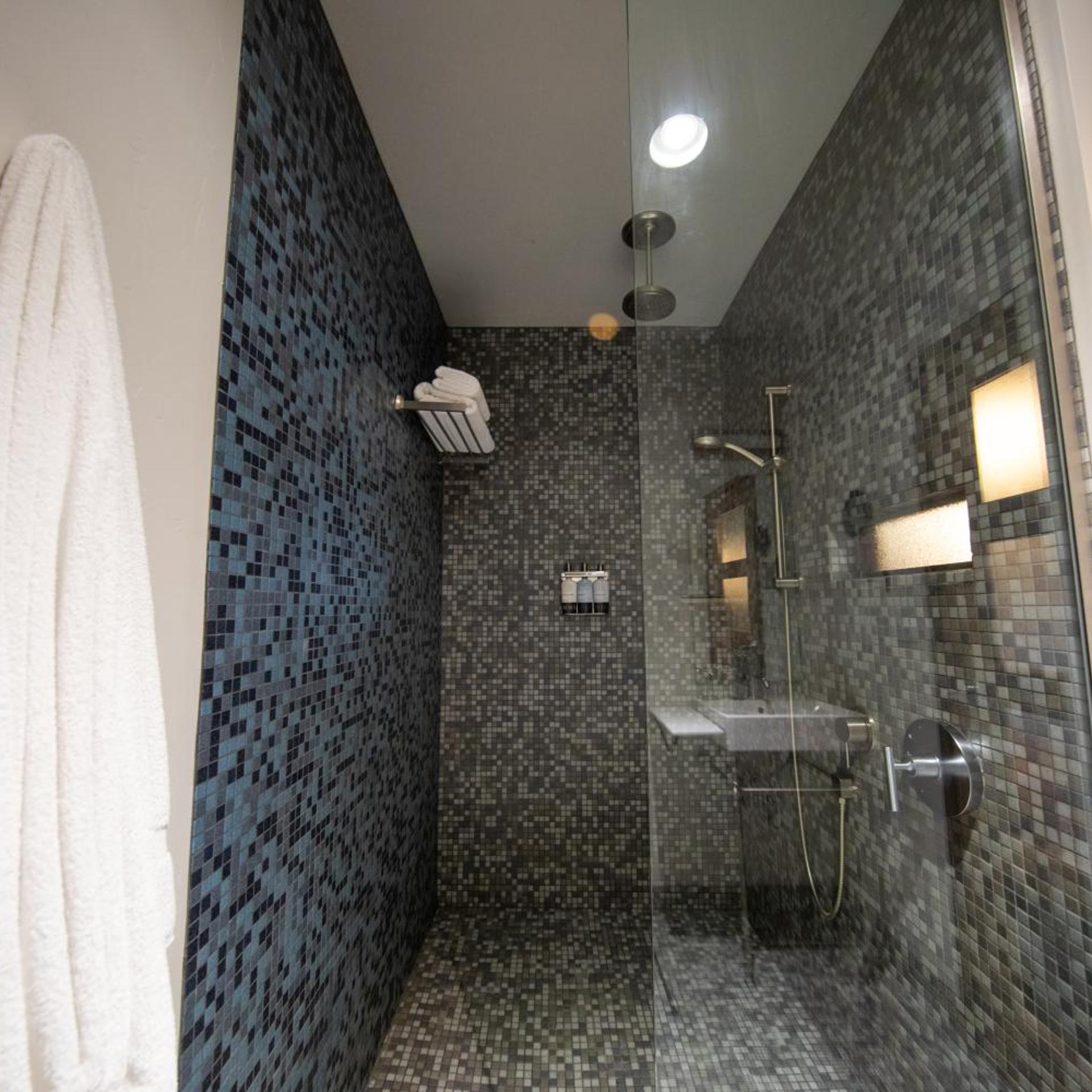 غرفة بسرير كينج، Modern Hotel And Bar 4/10