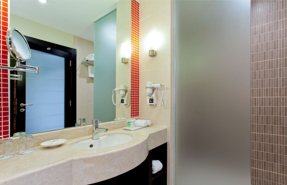 بارك إن باي راديسون الخبر(Park Inn By Radisson Al Khobar Hotel) 15/74