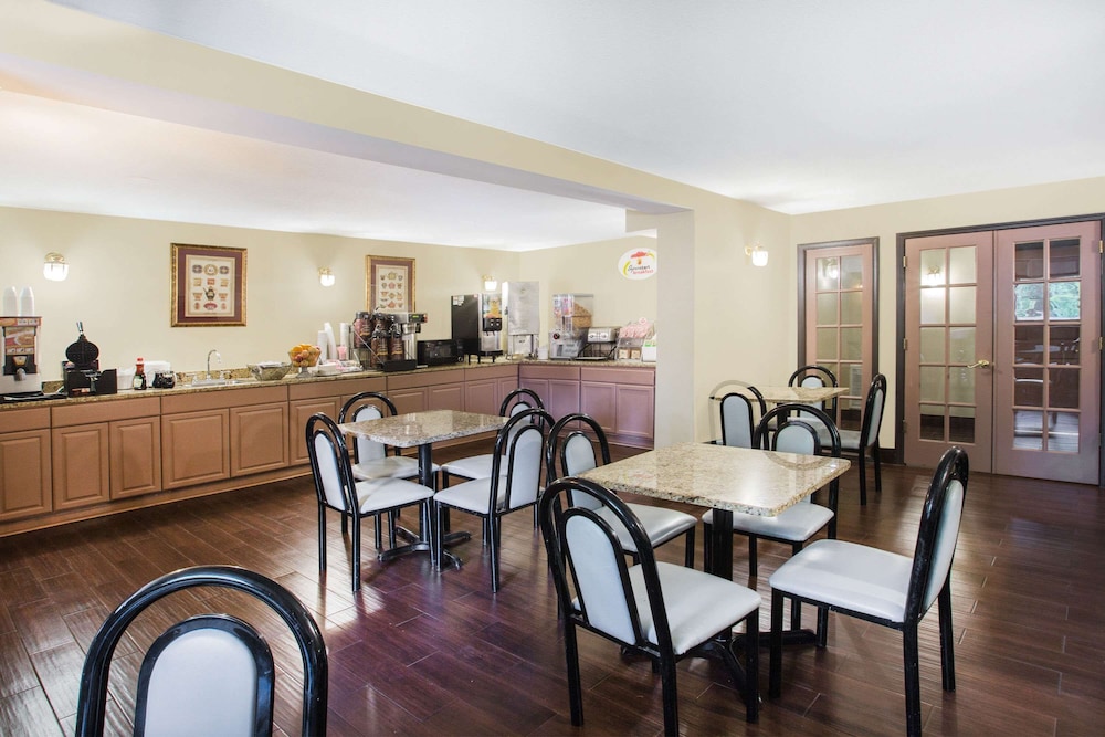Super 8 By Wyndham Oxford 19/24