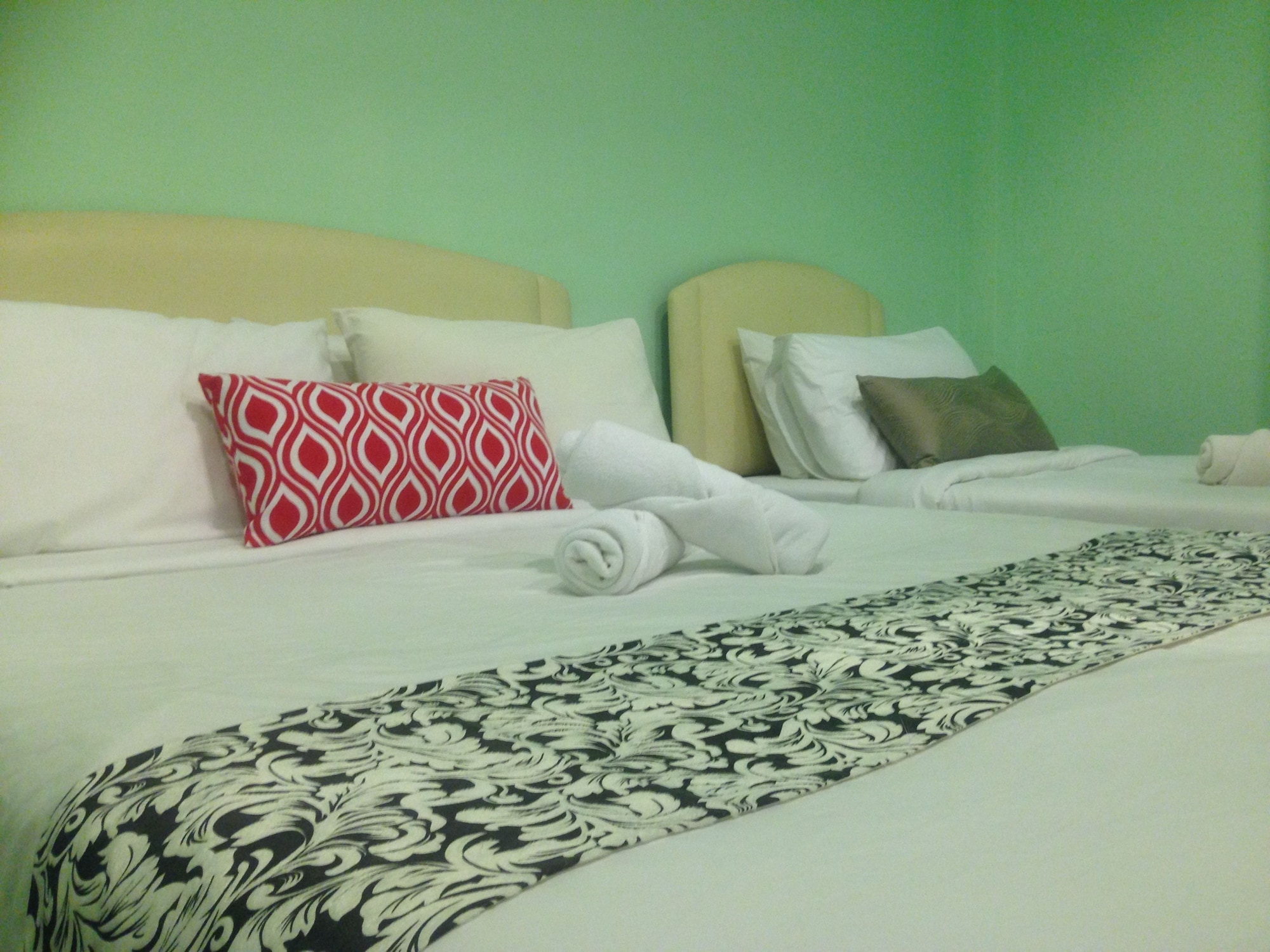 ROOM, TRIPLE