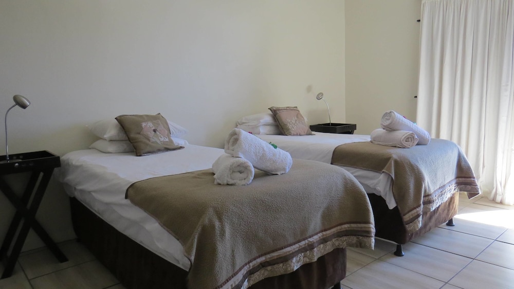 Karoo-Koppie Guesthouse 6/20