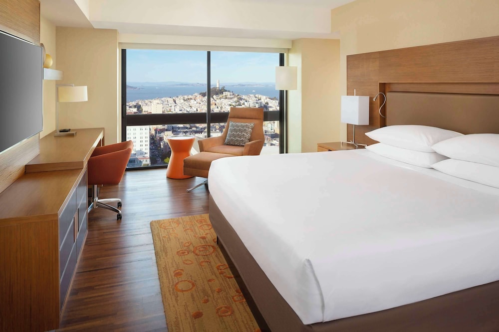 ROOM, KING BED, BAY VIEW