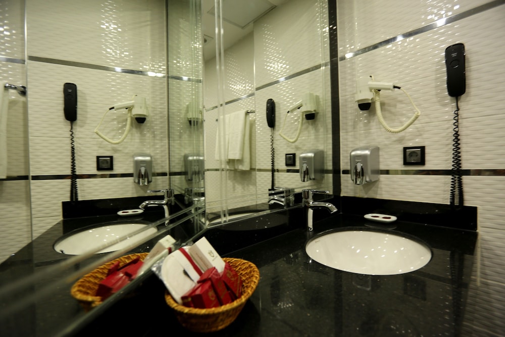 Prestige Hotel 9/49
