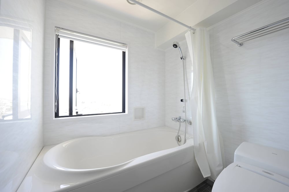 8Hotel 62/63