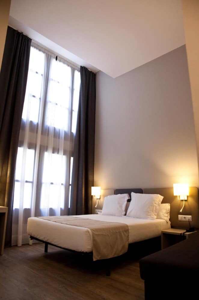 May Ramblas Hotel 27/30