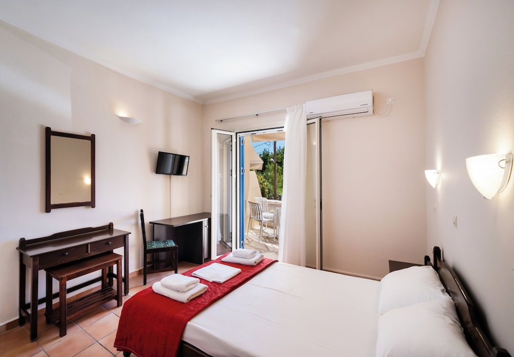 Ionio Hotel 10/74