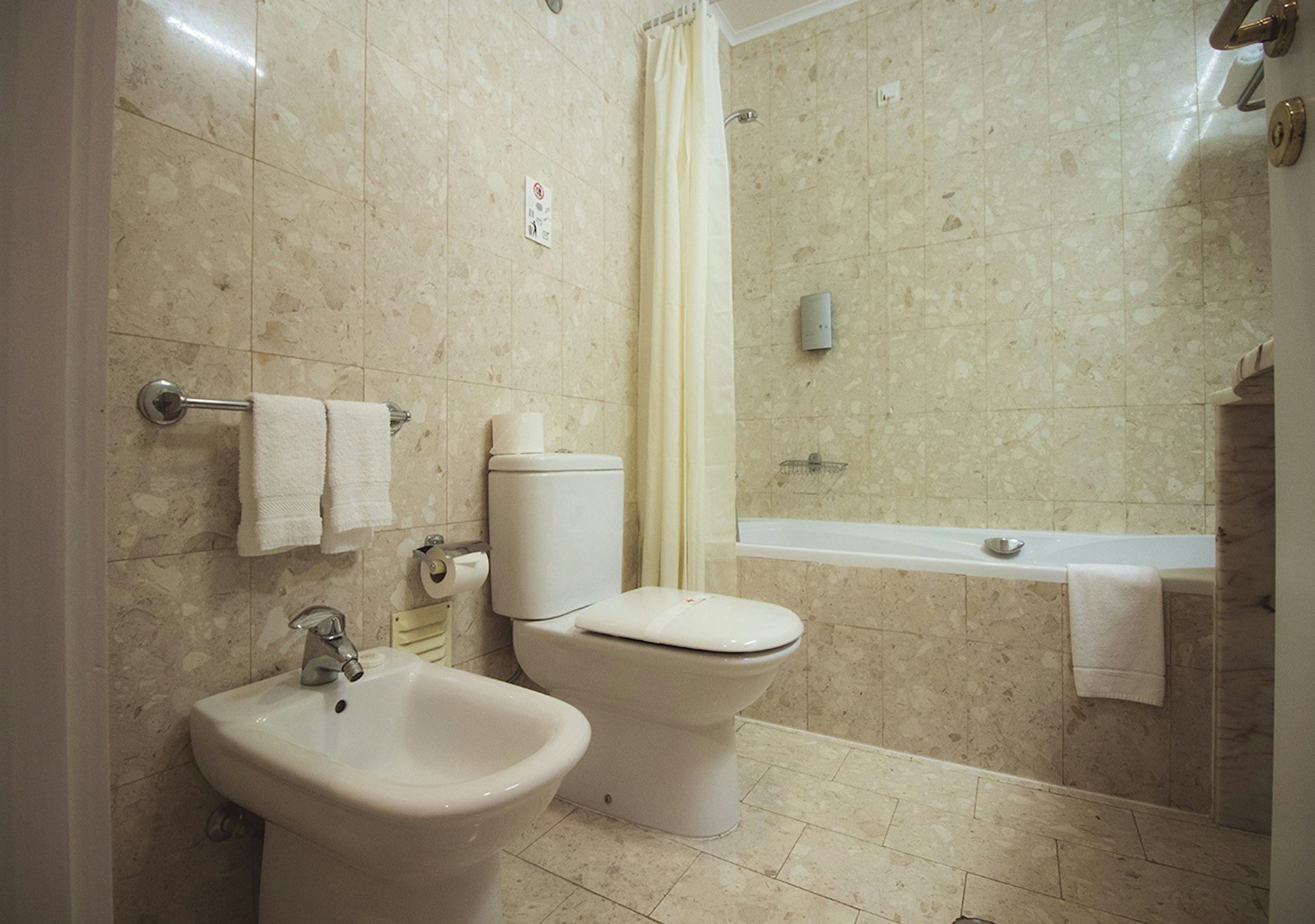 Hotel Gaivota Azores 68/72