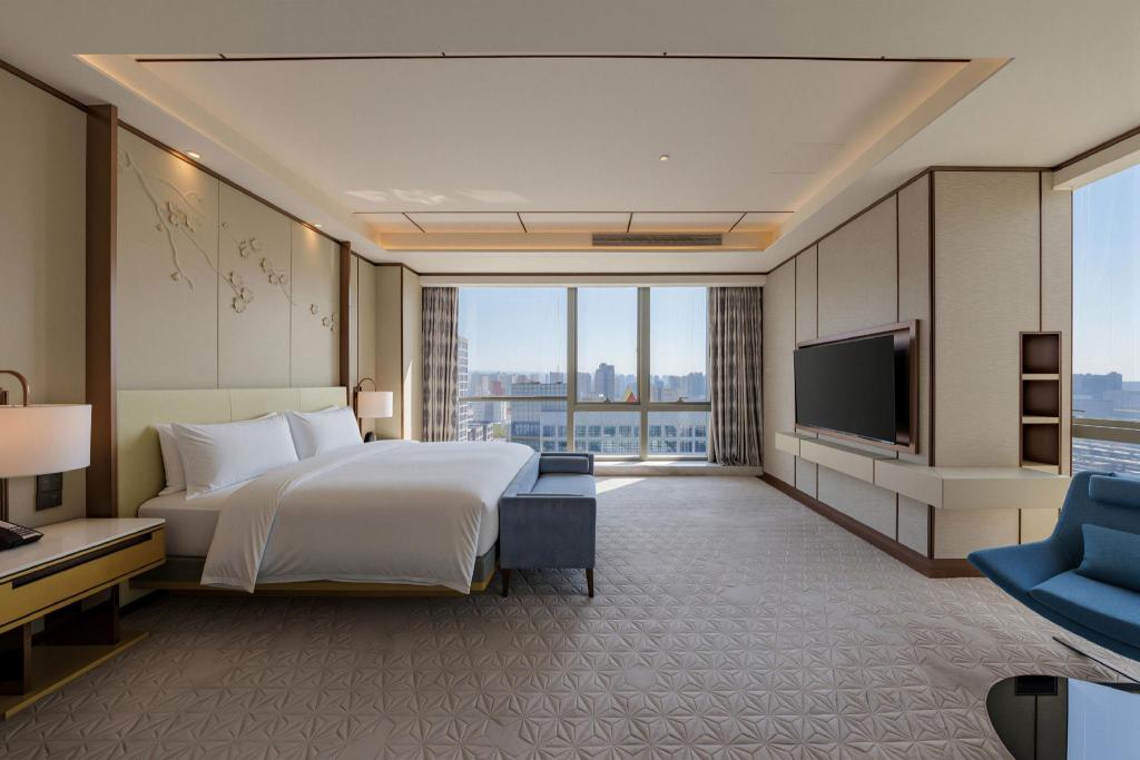 1 Bedroom, Vice President, Suite, King Bed, Club Lounge Access