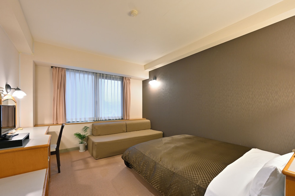 ROOM, DOUBLE BED, NO VIEW, EAST WING