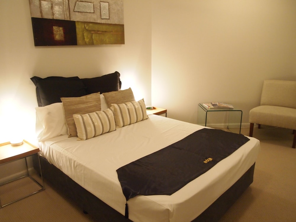 EDGE APARTMENTS CAIRNS 21/75