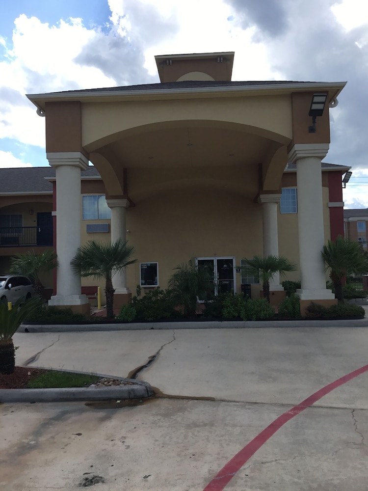 Regency Inn & Suites Baytown 56/62