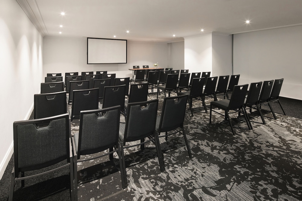 RYDGES WORLD SQUARE 59/66
