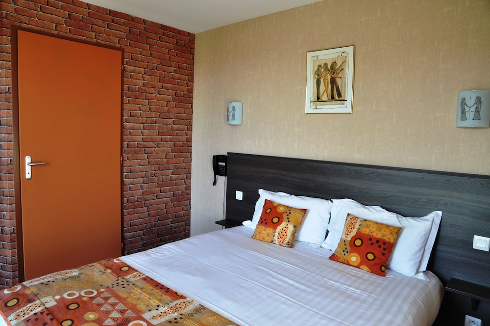 Brit Hotel Azur 9/32