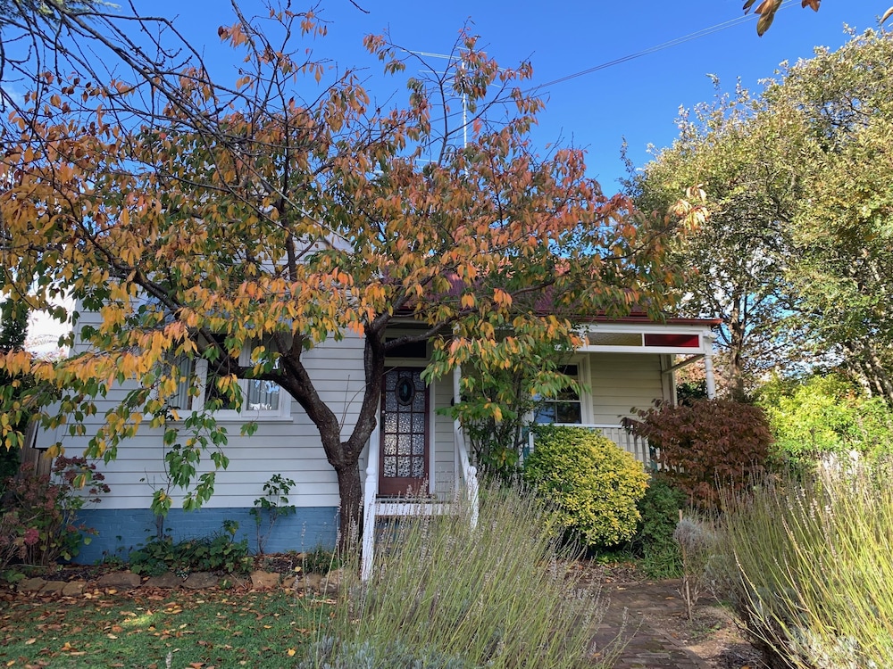 Hotel Blue and Cottages Katoomba 72/76
