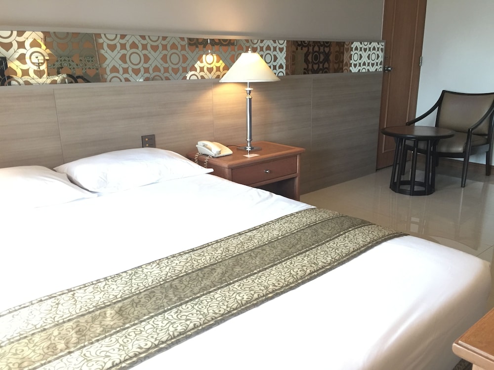 Indra Regent Hotel 38/82